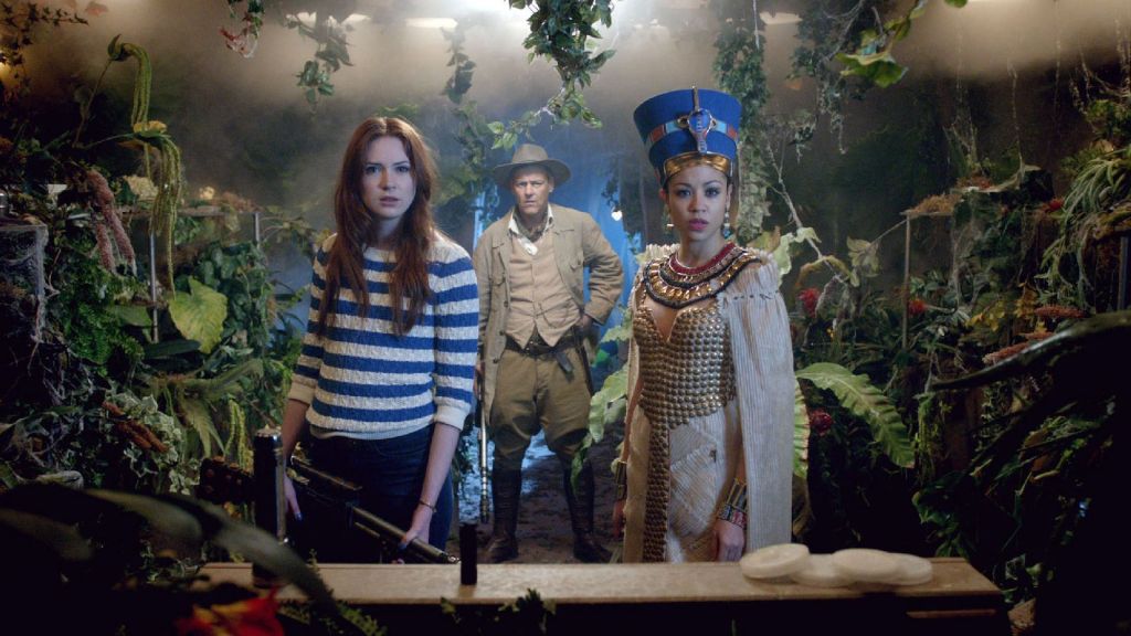 Dinosaurs-on-a-Spaceship-Doctor-Who-Amy-Pond