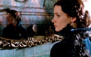 crimson-peak-jessica-chastain-hiddelston-mia-wasikowska-00063r